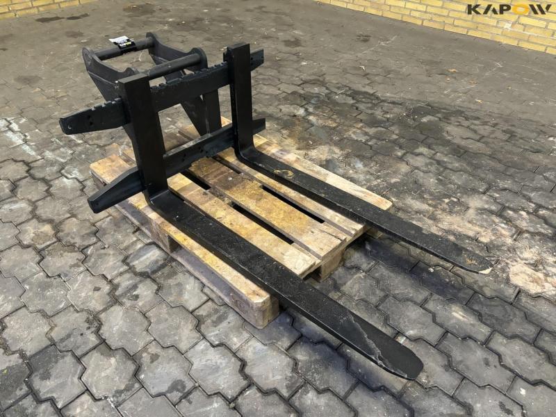 Pallet forks with Hydrema switch 1