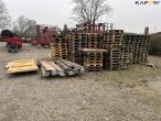 Pallets and frames 7