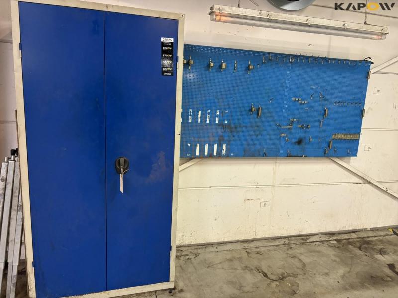 Steel cabinet + tool board 1