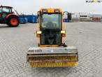 Stiga Titan 32H with brush and salt spreader 2