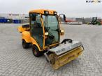 Stiga Titan 32H with brush and salt spreader 3