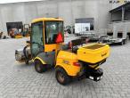 Stiga Titan 32H with brush and salt spreader 7