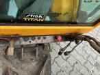 Stiga Titan 32H with brush and salt spreader 17