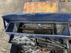 Tool trolley + various tools 13