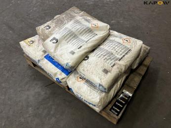 8x 25kg Calcium Chloride