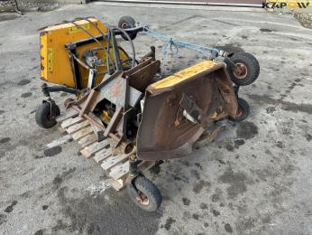 Cutting table with three-point bracket