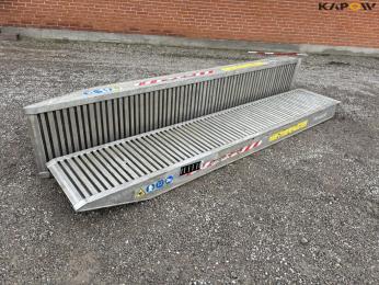 Metal meal ramps