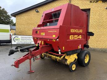 New Holland 654 round baler