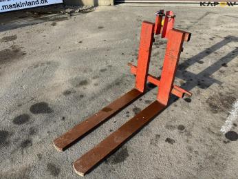 Pallet forks with three-point bracket