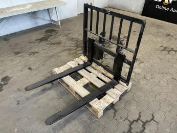 Pallet forks for trucks