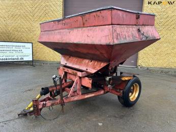 Pondus 2000 fertilizer spreader