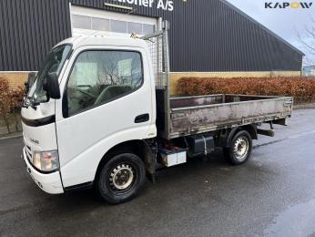 Toyota Dyna 100 3.0 lorry with crane