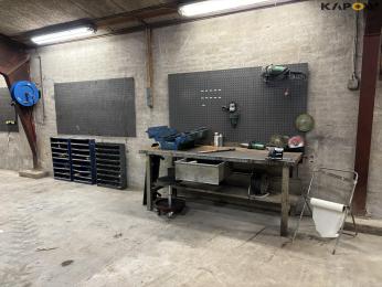 Workshop table + tools